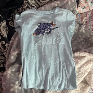 women’s small nike t-shirt